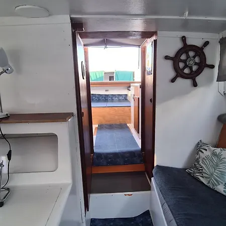 Cosy Boat Flat At Barcelona Beach Exterior photo
