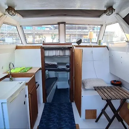 Cosy Boat Flat At Barcelona Beach Exterior photo
